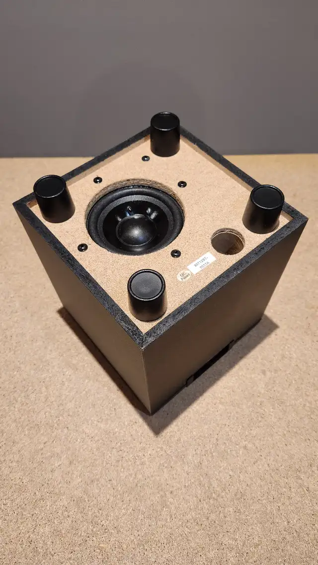 Labtec, LCS-2414 Powered Subwoofer with 2 Satellite Speakers in General Electronics in Markham / York Region - Image 4