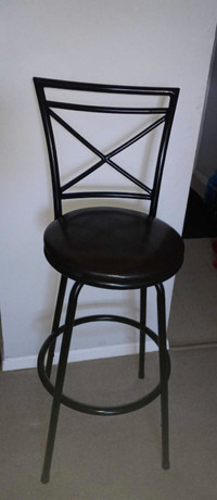 Bar stool with swivel seat