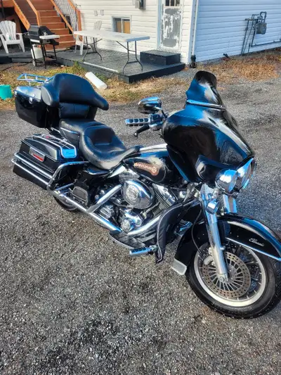 2005 HD Electra glide cassic for sale. Bike is in great condition. 2nd mature owner. Religiously mai...