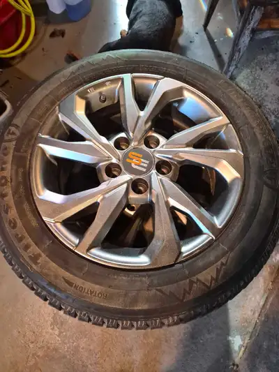 Je vends cet ensemble de quatre pneus d'hiver Firestone Winterforce 2 de dimension 215/55R16, montés...