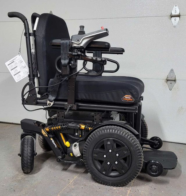 Quantum 4Front electric wheelchair in Health & Special Needs in Sarnia - Image 2