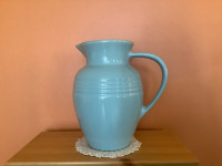 Joli vase bleu pâle