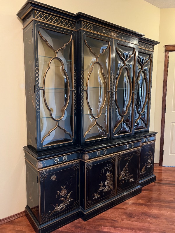 Karges China (Chippendale Breakfront) Hutches & Display