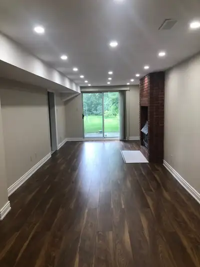 Walkout Basement Apartment -WALK TO Erin mills town Center/Credit Valley Hospital. Availability Augu...