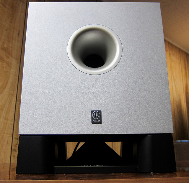 YAMAHA YST-SW011 SUB QD-BASS ACTIVE SUBWOOFER EXCELLENT SOUND! in Speakers in Ottawa - Image 2