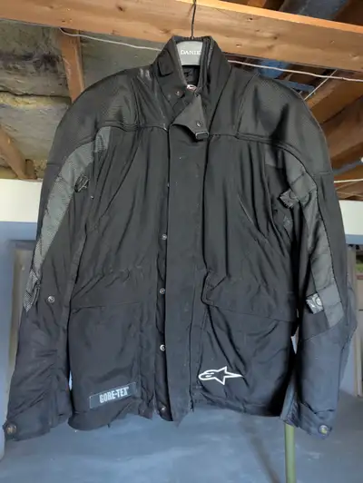 For cold/bad weather Made with Gortex Padded for safety Rain/windproof High-quality/solid constructi...