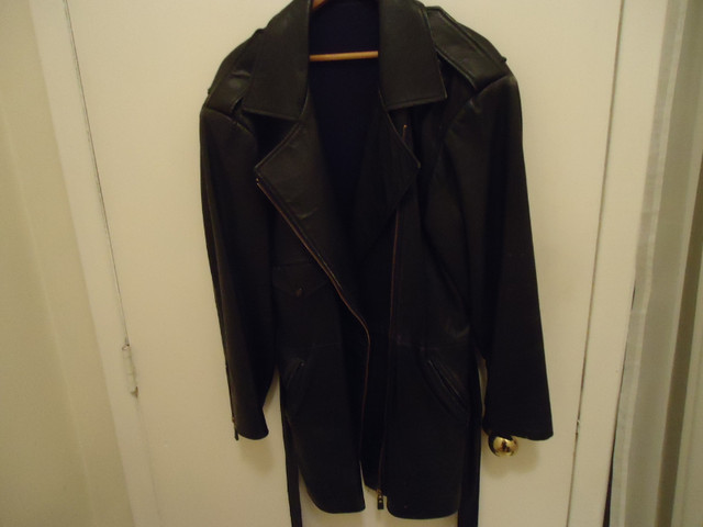 ladies  blackleather  coat  size 14   $35.00 in Women's - Tops & Outerwear in City of Toronto