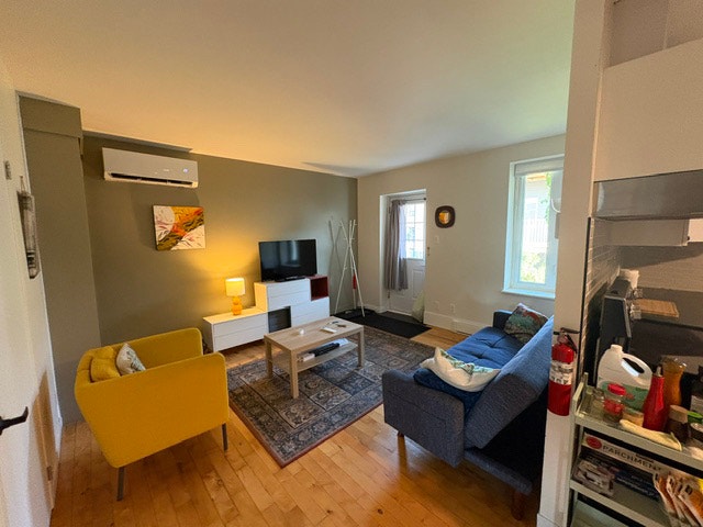 Superbe 4 ½ meublé « Tout inclus » – Saint-Roch (1 500 $/mois) — photo 2