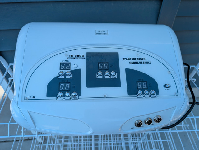 Far Infrared Sauna Blanket - Excellent Condition in Health & Special Needs in Edmonton