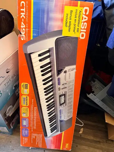 Used in good condition with box. Does not have styrofoam inserts.