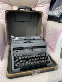 Royal Typewriter (Made in Canada)