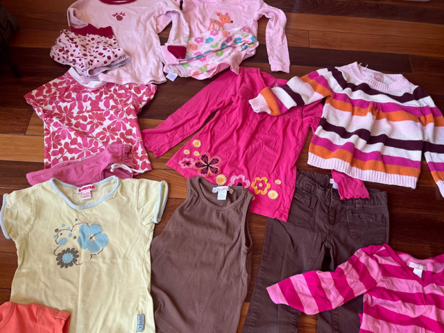 Lot vêtements fille 4-5 ans (16 morceaux) dans Vêtements - 4T  à Ville de Montréal - Image 3