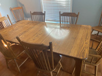 Solid Oak Mennonite made Table and Chairs