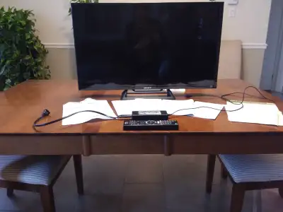 Téléviseur Sony HD 33 "avec support, View more