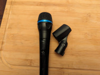 Apex 940 microphone with clip