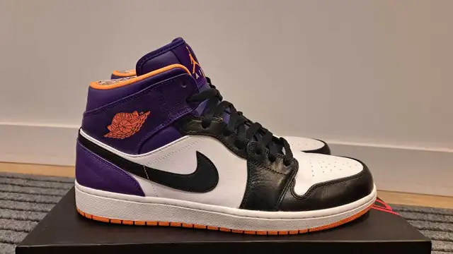 Jordan 1 Mid Phoenix Suns in Men's Shoes in Markham / York Region - Image 2