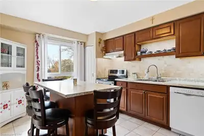 Spacious, bright and clean Townhouse for rent in the desirable South end close to the University! St...