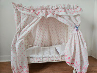 Canopy doll bed