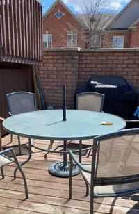 Round glass patio table and 4 chairs 