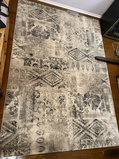 Area Rug  6' 6" X 9' 5", View more