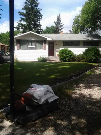 4 BEDROOM BUNGALOW FOR RENT NEAR UNIVERSITY-$2500.00-SEPT. 1