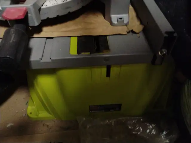 HARDLY USED SKILL SAW FOR WOOD CUTTING TABLE TOP-IN A VERY GOOD in Power Tools in Mississauga / Peel Region - Image 6