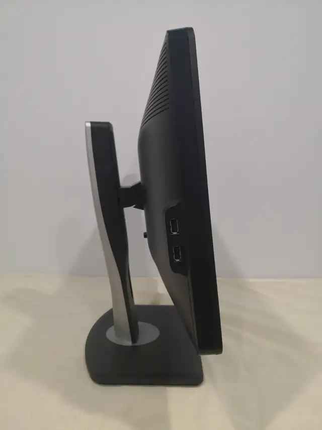Dell 22" LCD Monitor - $10063860081704705123
