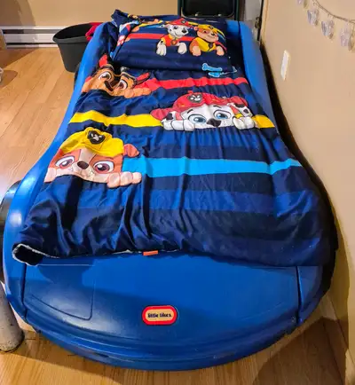 Lit pour enfant Matelas et literie non compris. Pour matelas de 52" x27 1/2" Pas de livraison