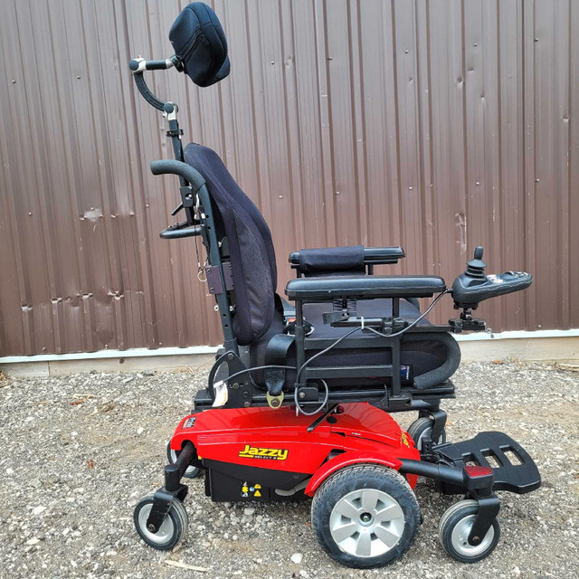 Jazzy Power Wheelchair Select 6 in Health & Special Needs in London - Image 3