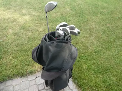 Men’s Wilson Right Hand Golf Clubs & cart bag, View more