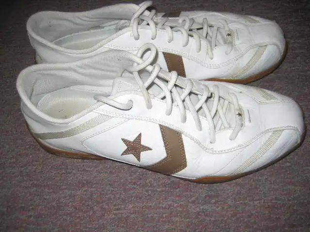 Converse Leather White/Gold Indoor Soccer Shoes Men's Size 11 in Men's Shoes in Oakville / Halton Region - Image 5