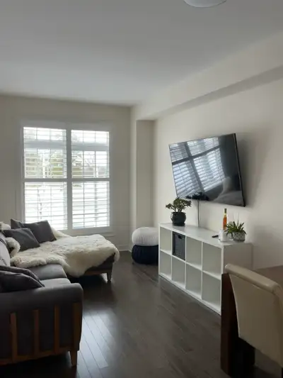 Private room in Markham near Markham stouffville hospital. Quiet neighbour hood adjacent to forest a...