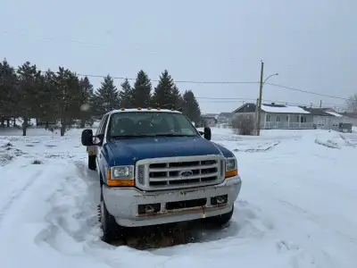 Camion Ford F-550 2001 moteur 7.3 avec 245 245 km au compteur roue motrice arrière transmission auto...