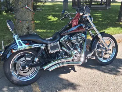 Harley davidson dyna 2016 avec beaucoup exta cromer batterie neuf exhaust. Radius Mags.etc 55oookm m...