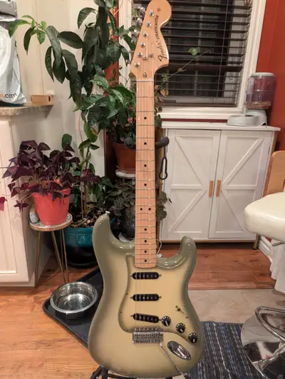 2012 FSR Reissue Fender Strat Antigua Spcl Ed [Mexico] NM, View more