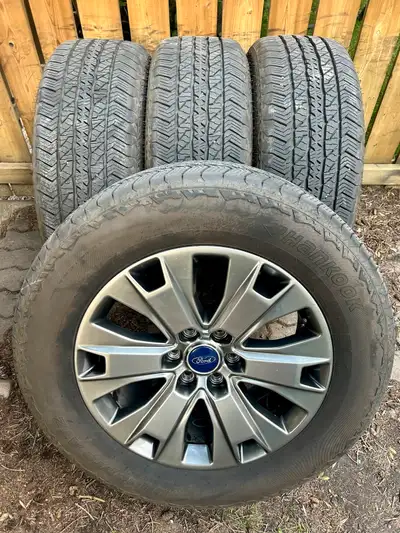 Selling this Ford F150 rims and tires, this are oem 20” rims with new condition 275/60/20 hankook dy...