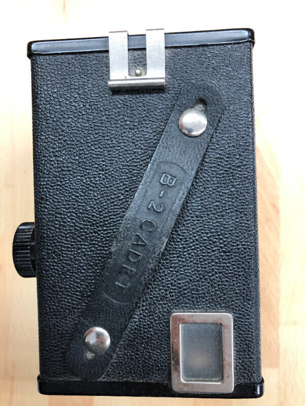 Ansco B 2 Cadet Antique Box Camera in Arts & Collectibles in Ottawa - Image 2