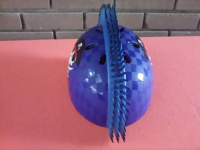 Casque RASKULLZ helmet in Kids in Laval / North Shore - Image 5