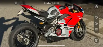 Great bike in perfect condition. Over 15 k in dealer accessories One of a kind paint job for 2019