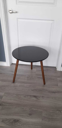 Round little table