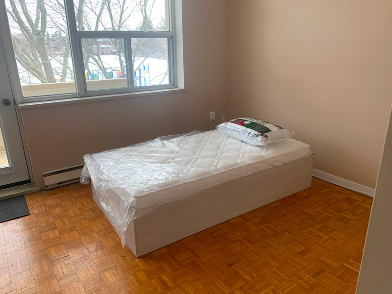 Space available for an individual with BED in NORTH york Room Rentals