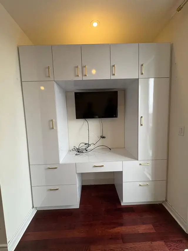 Carpenter available445158898606417920