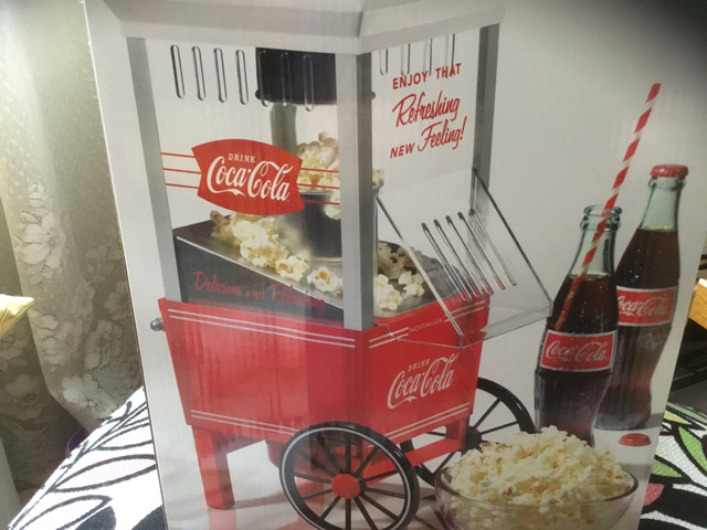 Coke cola popcorn maker (new in box) in Toasters & Toaster Ovens in La Ronge - Image 3