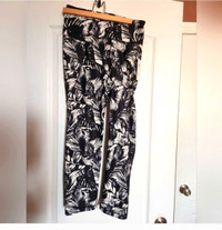 Tropical black and white Old Navy elevated leggings-bnwt-size la