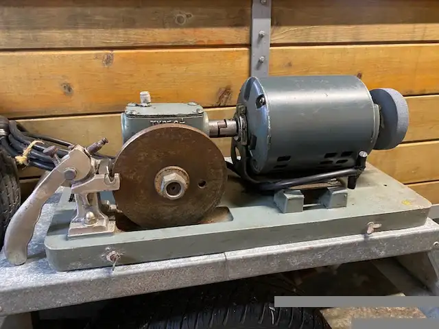 Easisharp Serr-Edge Machine Co. Model No SS-1B in Hand Tools in Saint-Jean-sur-Richelieu - Image 8