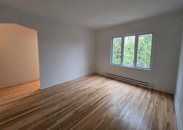 Grand logement 2 chambres et 1 bureau in Long Term Rentals in City of Montréal - Image 11