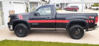 2011 GMC 1500 Regular Cab · Truck · Driven 243,000 kilometers 2011 GMC Sierra shortbox single cab. 4...