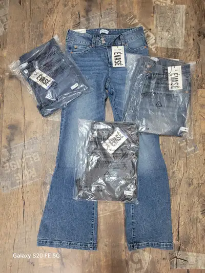 Lot de jeans neuves pour femme, View more