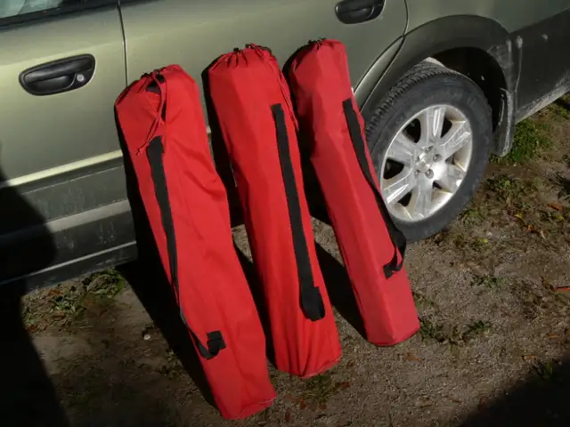 Maple Leaf Folding Arm Chair Ozark Trail Red in Fishing, Camping & Outdoors in Owen Sound - Image 6