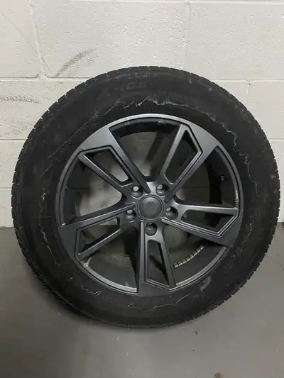 Used Q3 Audi 4 tires of Michelin X-Ice Winter tire 225/60 R17, good condition.